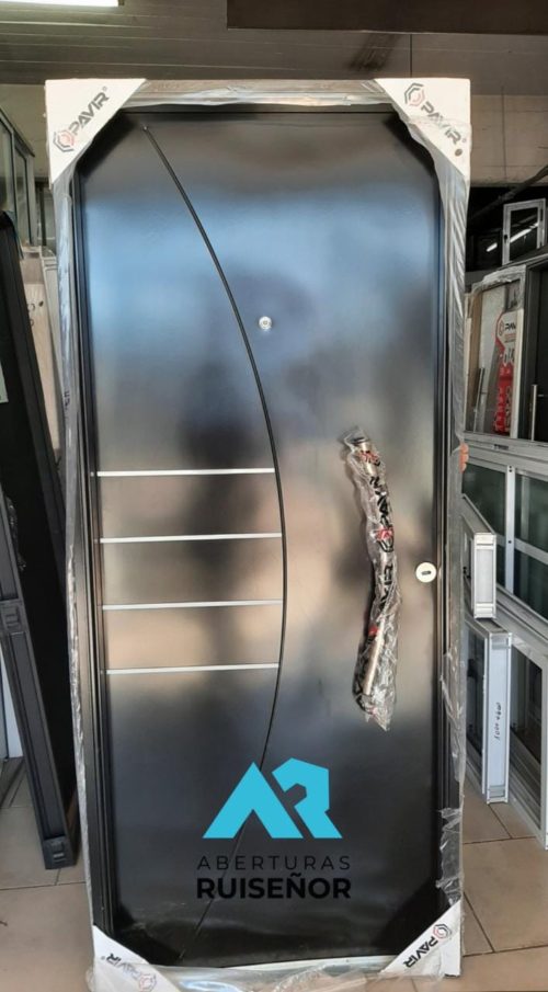 puerta inyectada pintura acrílica con barral curvo y apliques