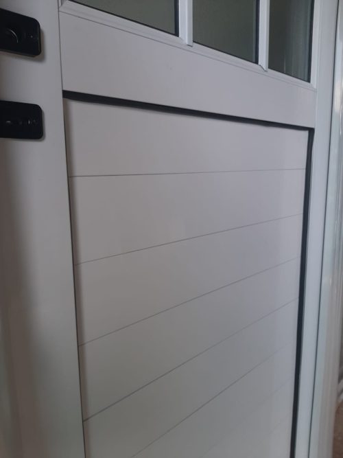 Puerta de aluminio 1/2 Vidrio Repartido c/ vidrio fantasía