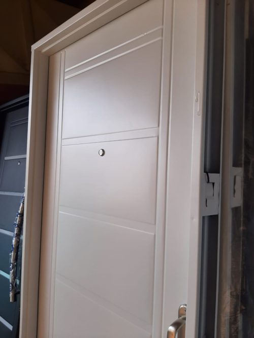 Pta. mod. 1110 inyectada Blanca. LDO